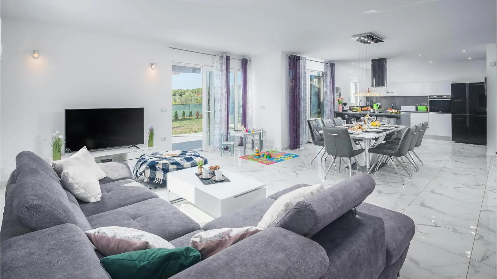 Nice home in Pula with 3 Bedrooms, WiFi&Outdoor swimming pool Vakantiehuis