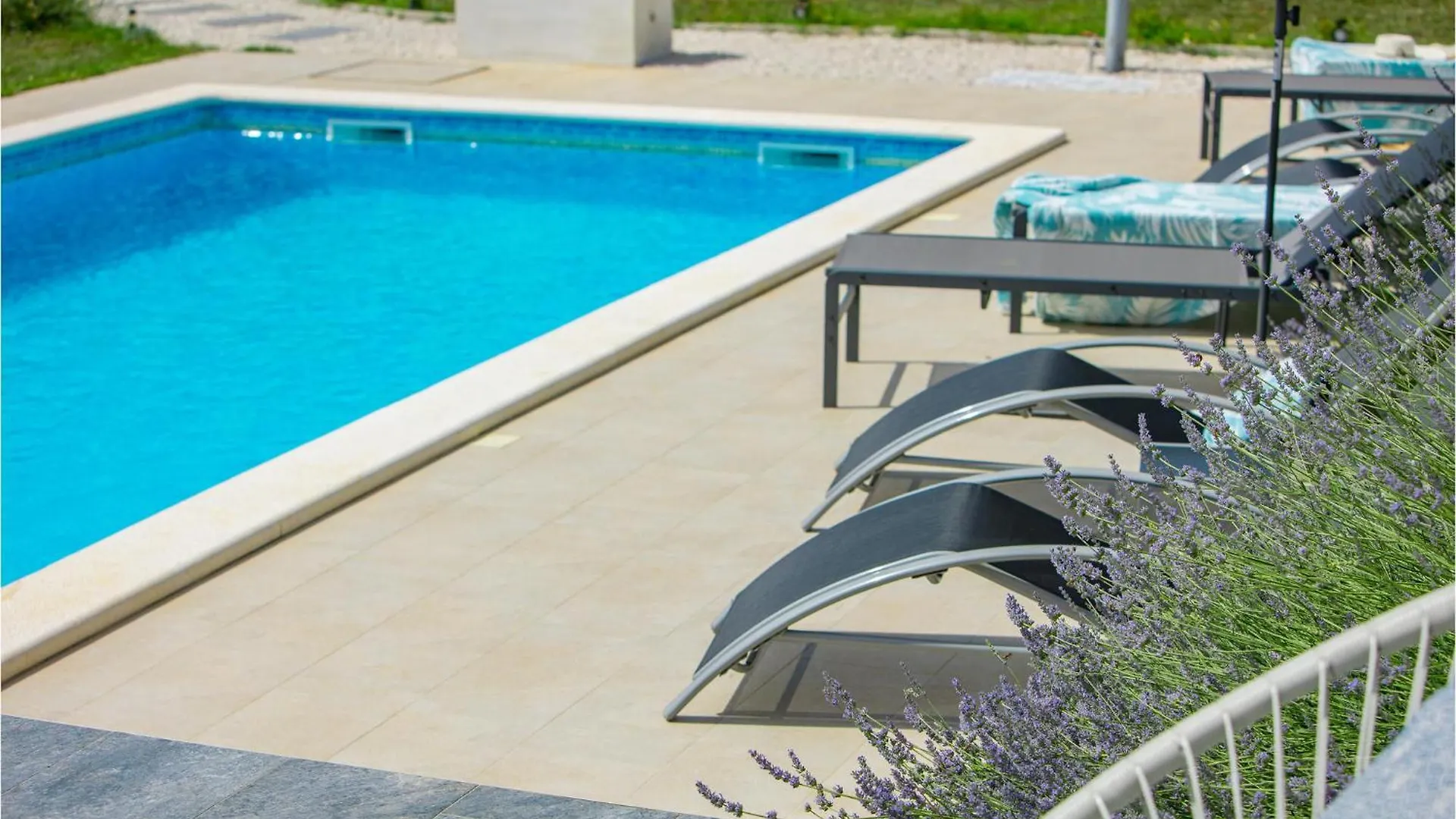 Vakantiehuis Nice home in Pula with 3 Bedrooms, WiFi&Outdoor swimming pool