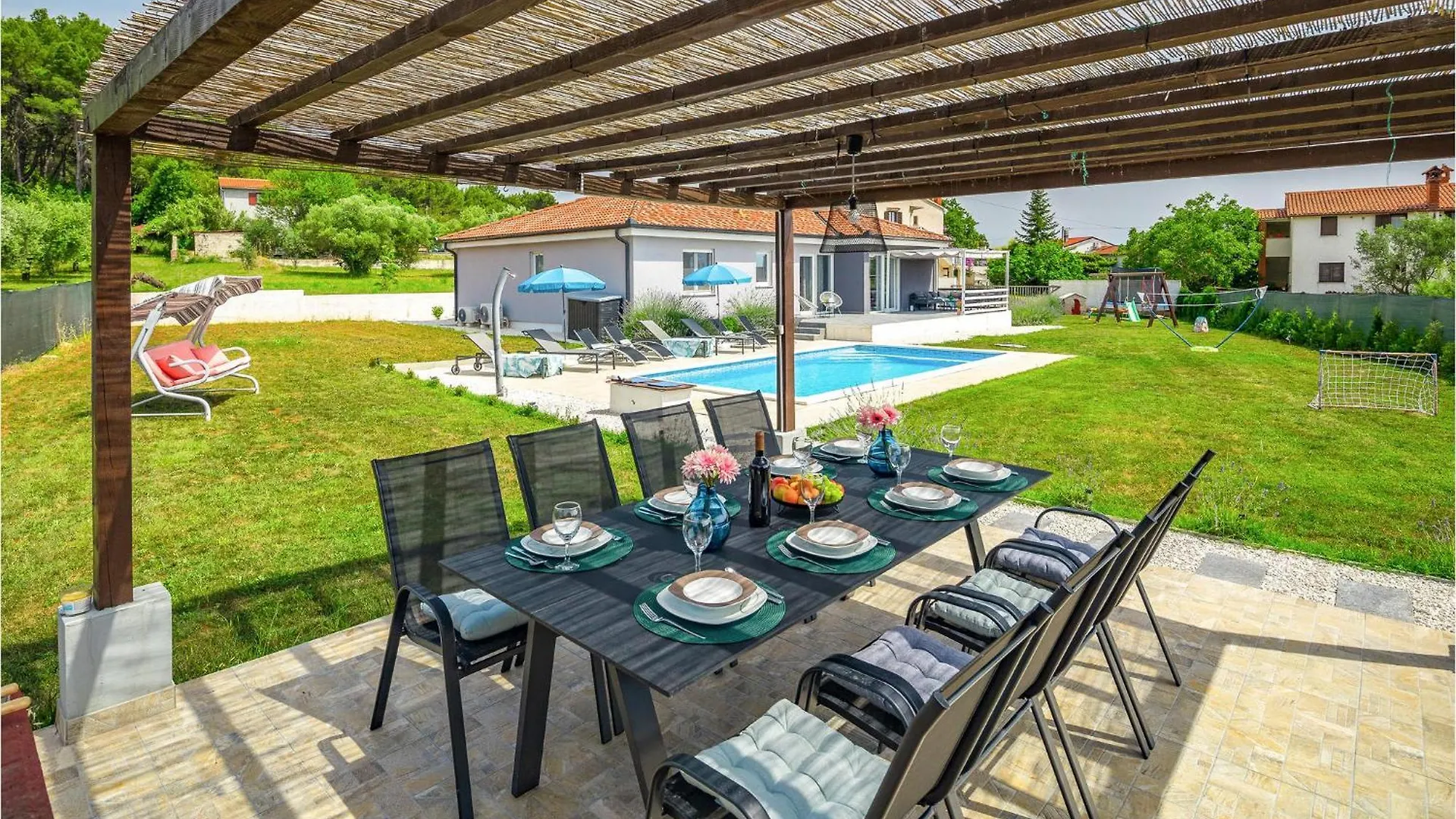 Nice home in Pula with 3 Bedrooms, WiFi&Outdoor swimming pool Vakantiehuis