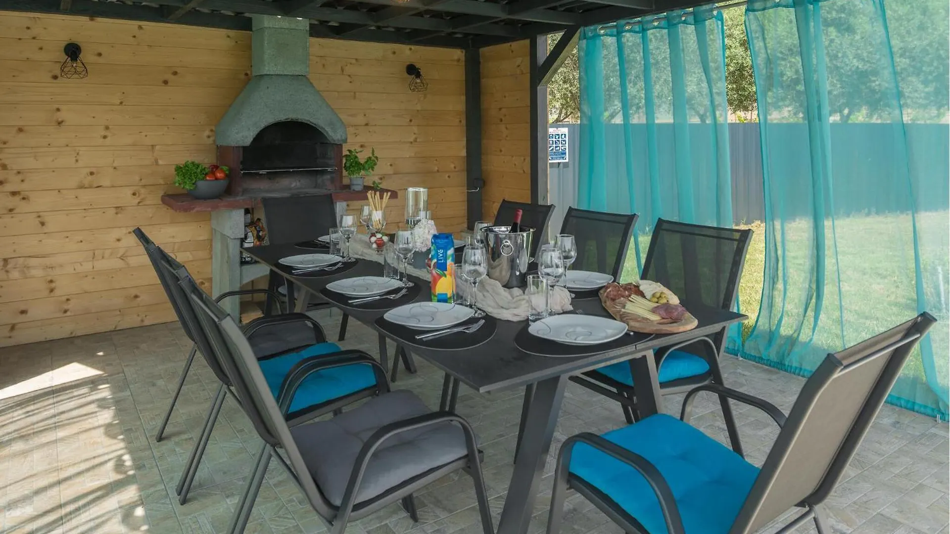 Nice home in Pula with 3 Bedrooms, WiFi&Outdoor swimming pool Vakantiehuis